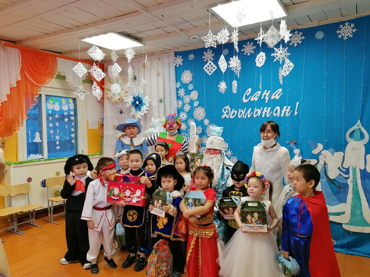 "В гостях у сказки" Новогодний утренник